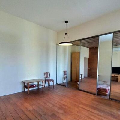 Продажа 	 Харьков,  Куликовский спуск (Революции) ул.   8/10