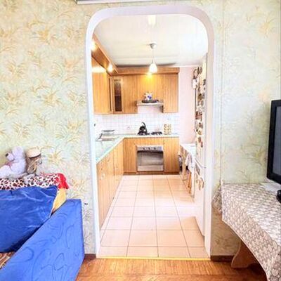 Продажа 	 Харків,  Нескорених (Героїв Праці) вул.   32