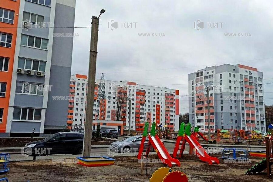 Продаж квартири Харків, ХТЗ, Рогань, 38м²