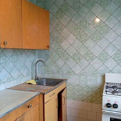 Продажа 	 Харків,  Амосова (Корчагінців) вул.   5