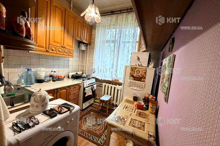 Продаж квартири Харків, ХТЗ, Рогань, 30м²