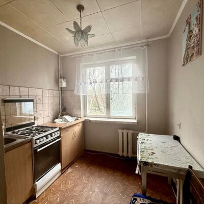 Продажа 	 Харьков,  Жасминовый (Слинько) бульв.   4