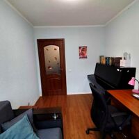 Продаж квартири Харків, ХТЗ, Рогань, 45м²