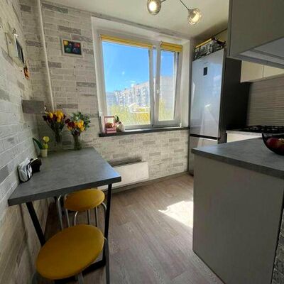 Продажа 	 Харків,  Свинаренка Петра вул.   14