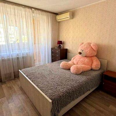 Продажа 	 Харків,  Леся Сердюка (Командарма Корка) вул.   10