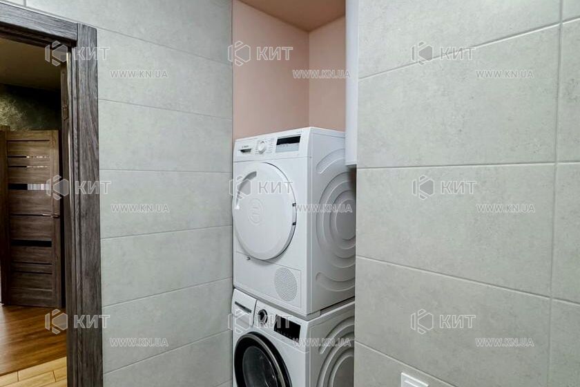 Продаж квартири Харків, ХТЗ, Рогань, 74м²