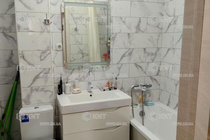 Продаж квартири Харків, ХТЗ, Рогань, 70м²