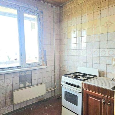 Продажа 	 Харків,  Метробудівників вул.   15