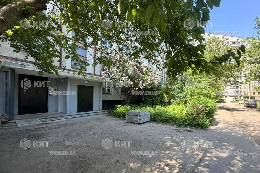 Продаж квартири Харків, ХТЗ, Рогань, 33м²
