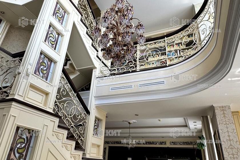 Продаж квартири Харків, Наукова, 470м²