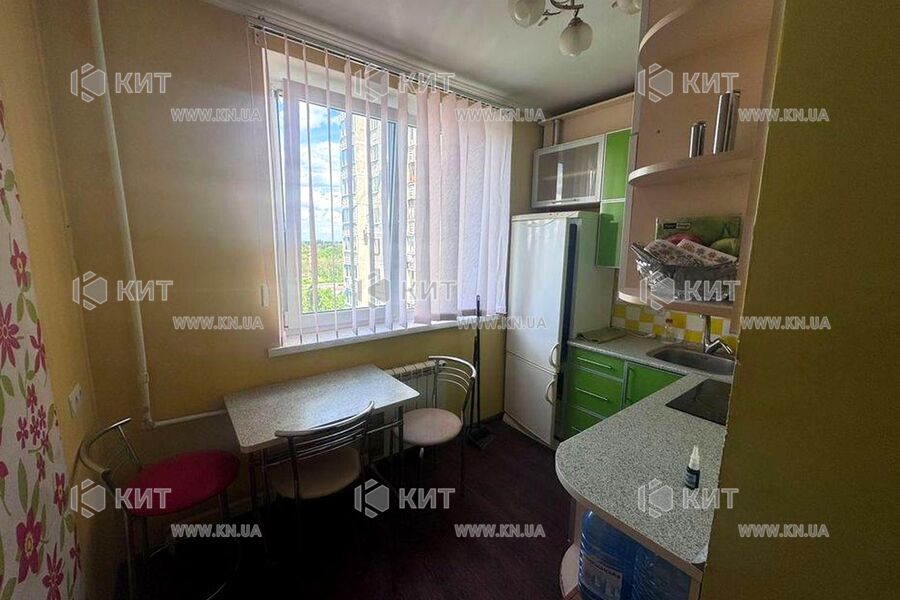 Продаж квартири Харків, ХТЗ, Рогань, 33м²