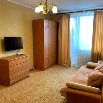 Продажа 	 Харків,  Нескорених (Героїв Праці) вул.   47