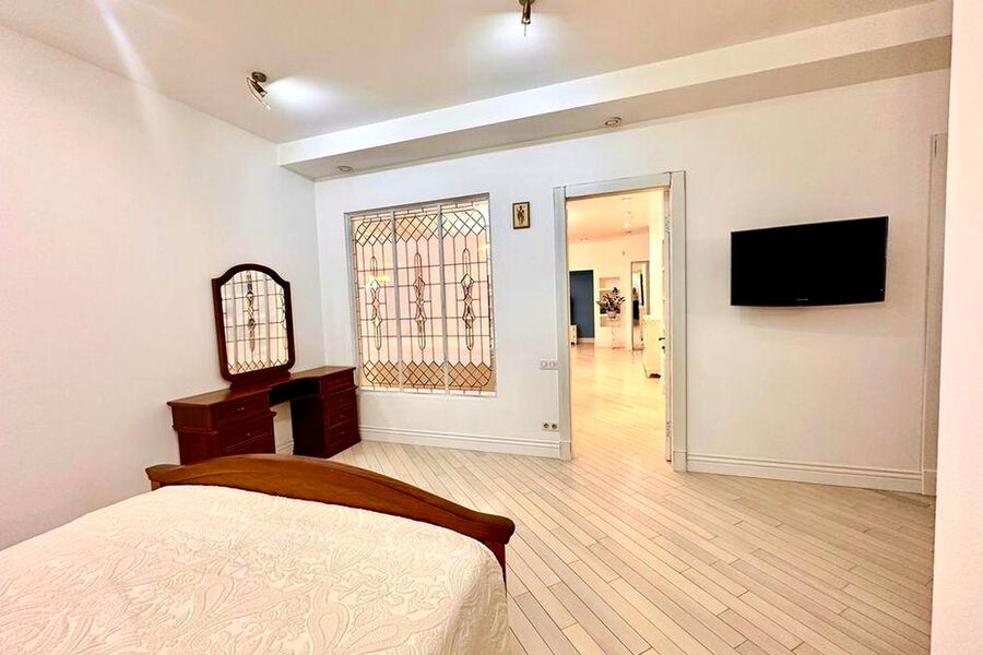 Продажа квартиры Харьков, Центр, 138м²