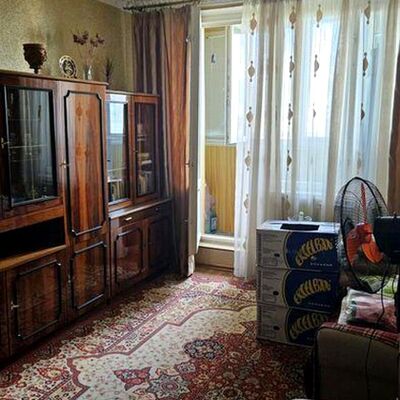 Продажа 	 Харків,  Амосова (Корчагінців) вул.   38