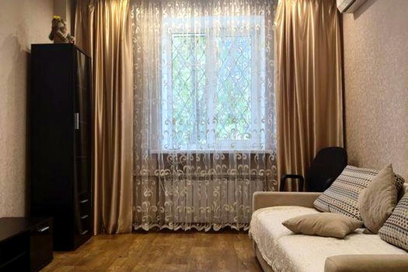 Продаж квартири Харків, ХТЗ, Рогань, 46м²