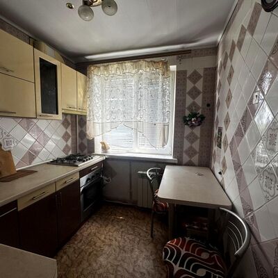 Продажа 	 Харків,  Байрона (Героїв Сталінграда) пр.   148