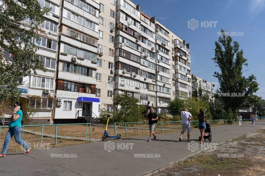Продажа магазина Киев, Героев Днепра, 52.7м²
