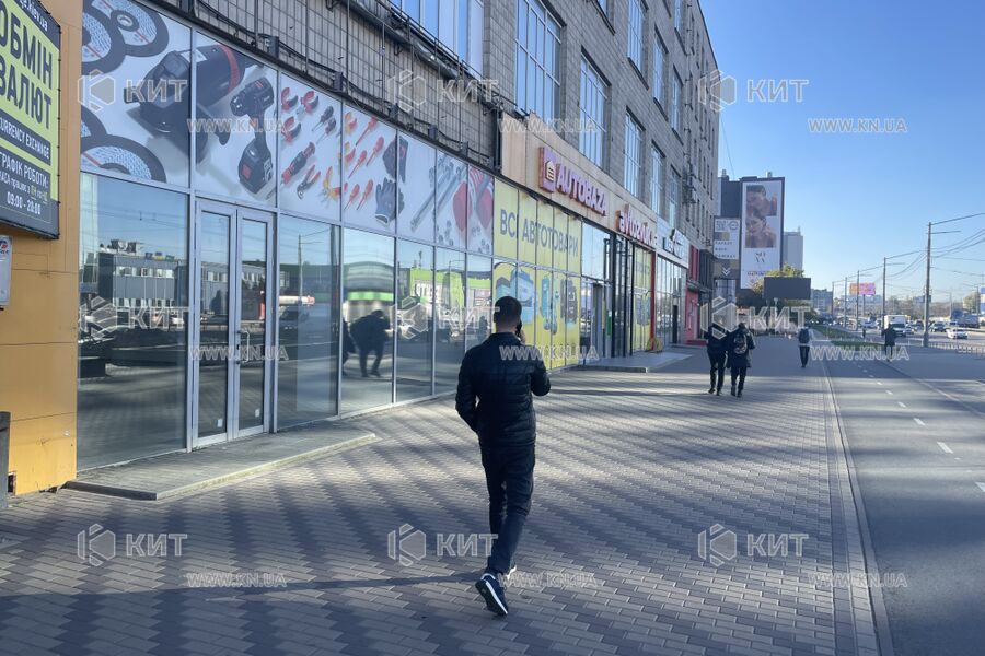 Aренда магазина Киев, Петровка, 296м²