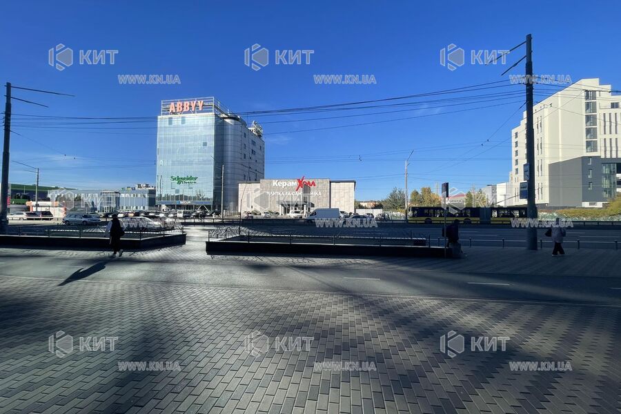Aренда магазина Киев, Петровка, 296м²