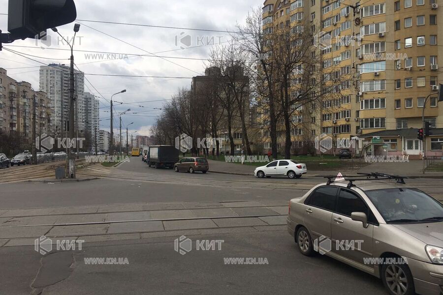 Aренда магазина Киев, Харьковский массив, 90м²