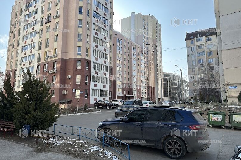 Оренда магазину Харків, Захисників України, 125.4м²