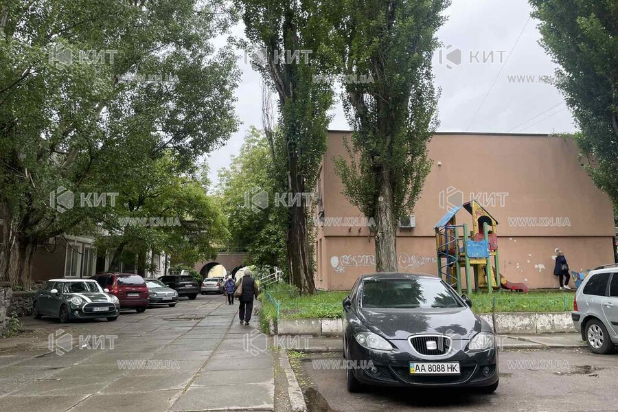 Aренда магазина Киев, Виноградарь, 161м²
