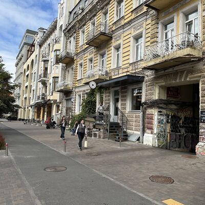 Продажа 	 Киев,  Богдана Хмельницкого ул. 