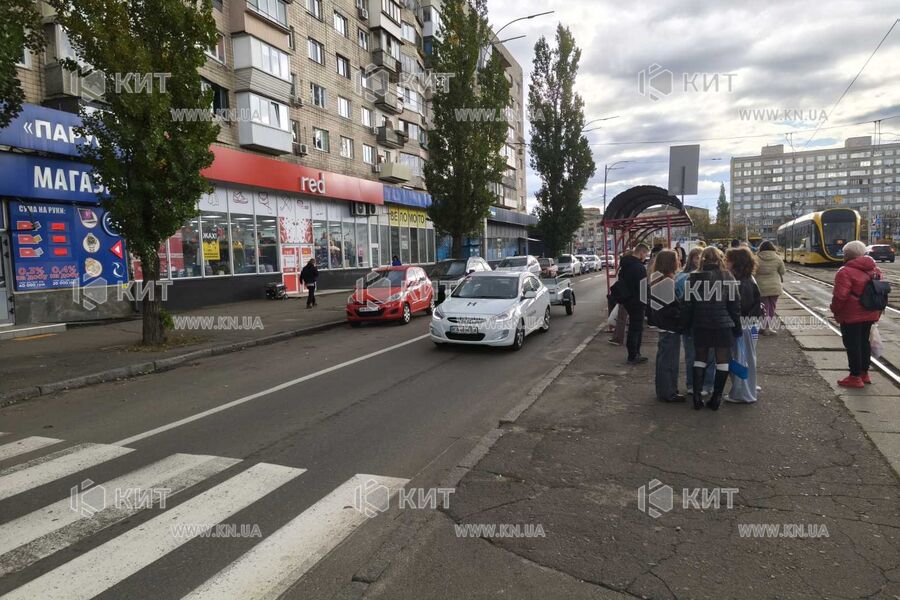 Aренда магазина Киев, Ленинградская пл., 228м²