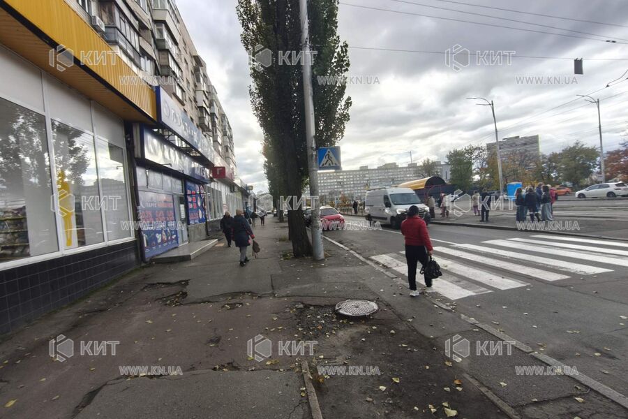 Aренда магазина Киев, Ленинградская пл., 228м²