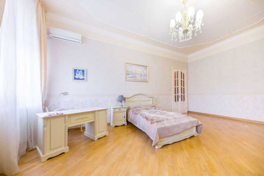 Продаж квартири Харків, Центр, 150м²