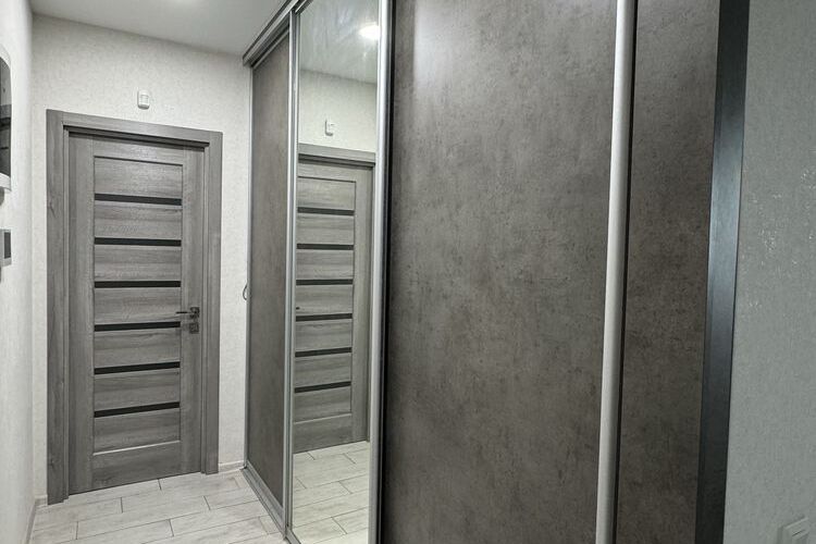 Продаж квартири Харків, ХТЗ, Рогань, 76м²
