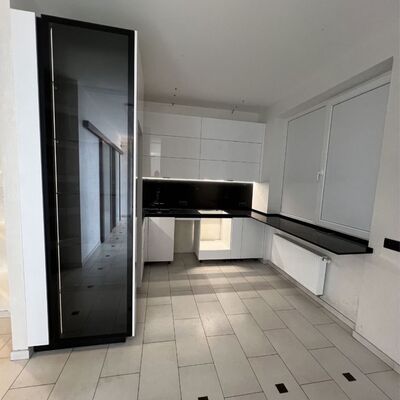 Продажа 	 Харків, Піонер Трінклера вул.   9