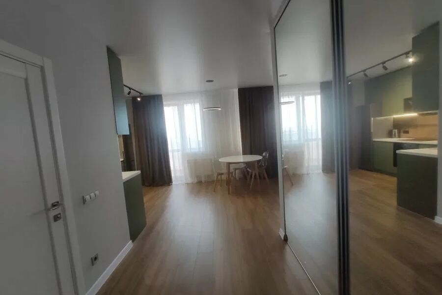 Продаж квартири Харків, ХТЗ, Рогань, 42м²