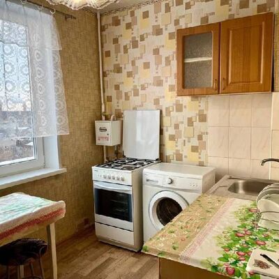 Продажа 	 Харків,  Прирічкова (Поздовжня) вул.   3Б