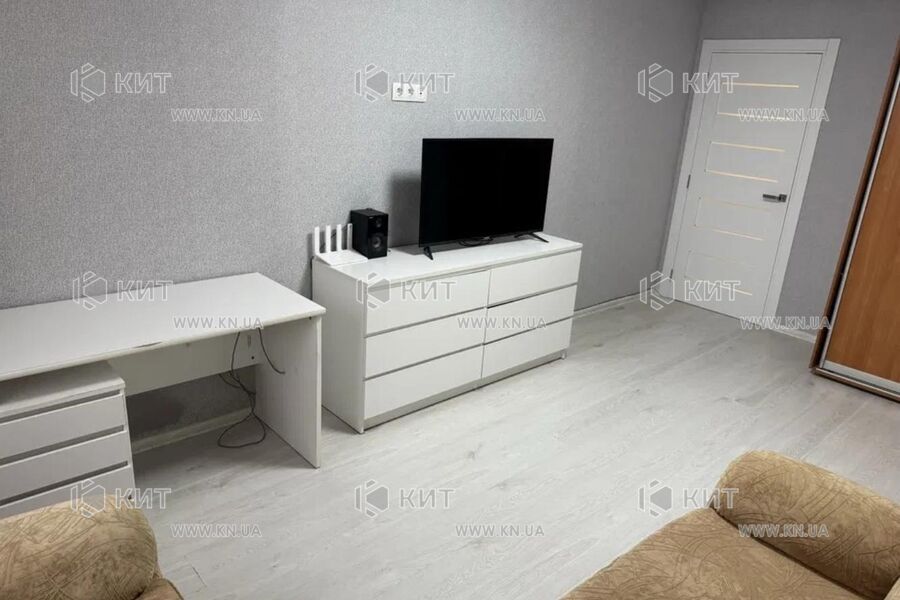 Продаж квартири Харків, ХТЗ, Рогань, 40м²