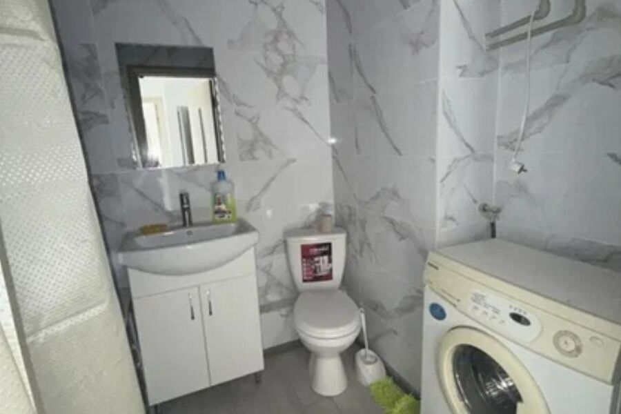 Продаж квартири Харків, ХТЗ, Рогань, 36м²