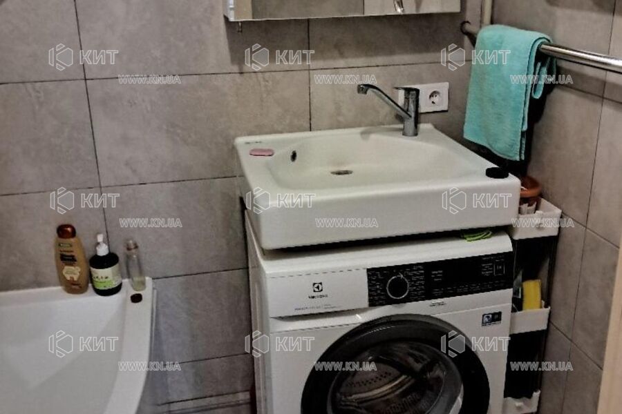 Продаж квартири Харків, ХТЗ, Рогань, 55м²