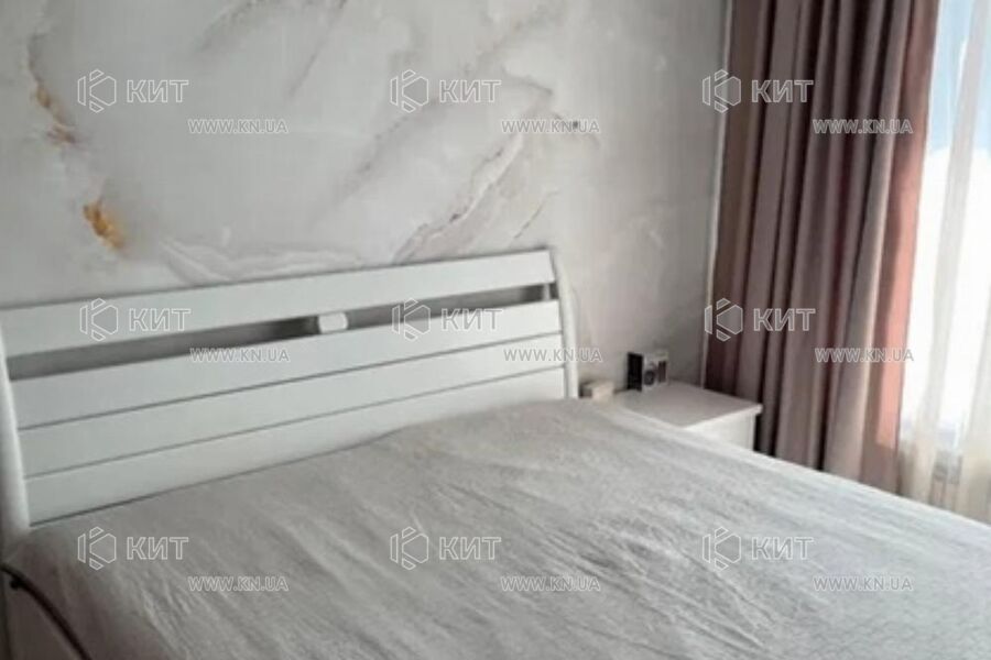 Продаж квартири Харків, ХТЗ, Рогань, 42м²
