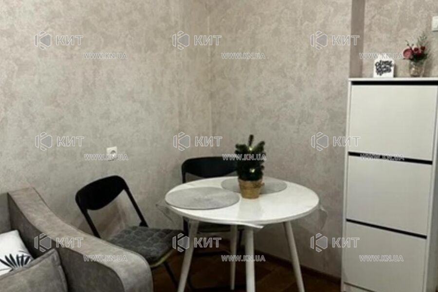 Продаж квартири Харків, ХТЗ, Рогань, 20м²