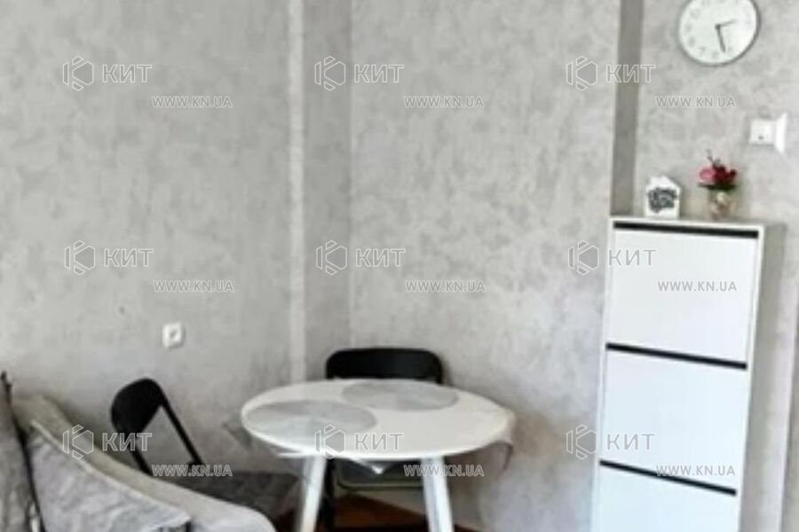 Продаж квартири Харків, ХТЗ, Рогань, 20м²