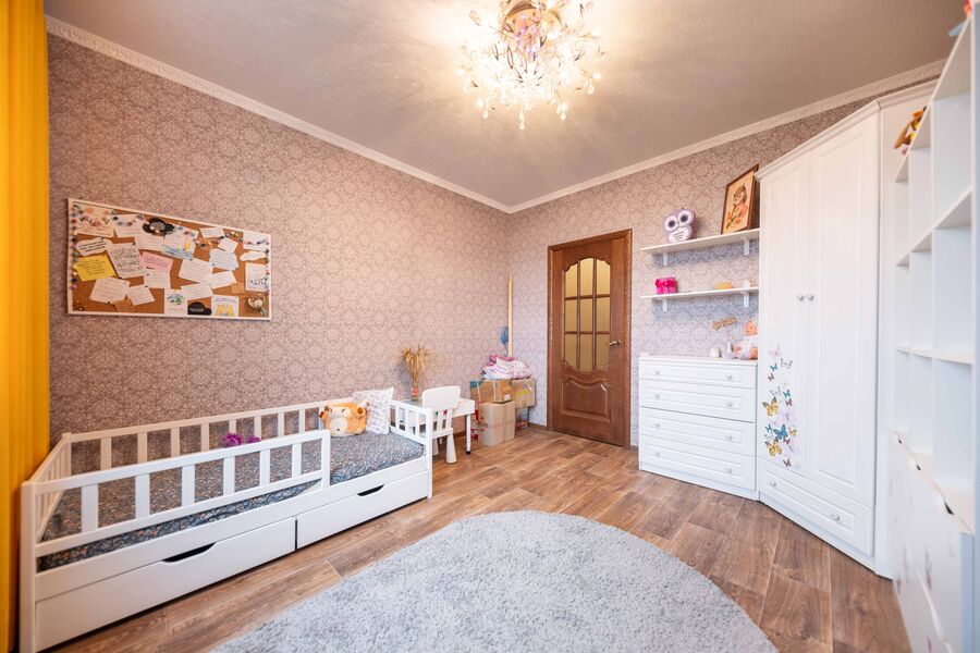 Продаж квартири Харків, Рогань, 70м²