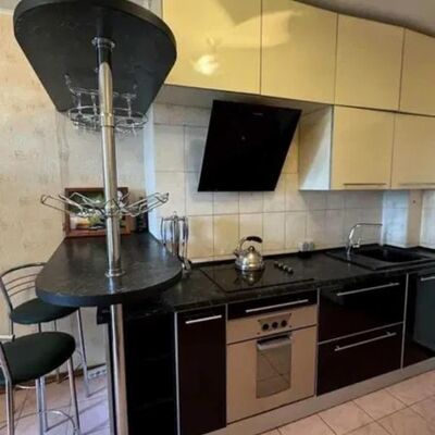 Продажа 	 Харків, Бурштиновий Тракторобудівників пр.   94В