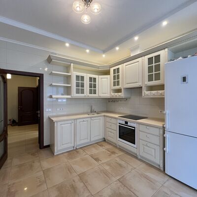  	 Харків, Green Town (Грін Таун) Ахсарова вул.   17