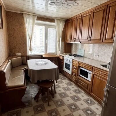 Продажа 	 Харків,  Аерокосмічний (Гагаріна) пр.   176