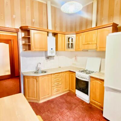 Продажа 	 Харків,  Михайля Семенка (Чайковська) вул.   25