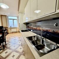 Продаж квартири Харків, Майдан Героїв Небесної Сотні, 100м²