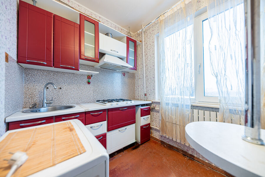 Продаж квартири Харків, ХТЗ, Рогань, 47м²