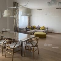 Продаж квартири Харків, Наукова, 135м²