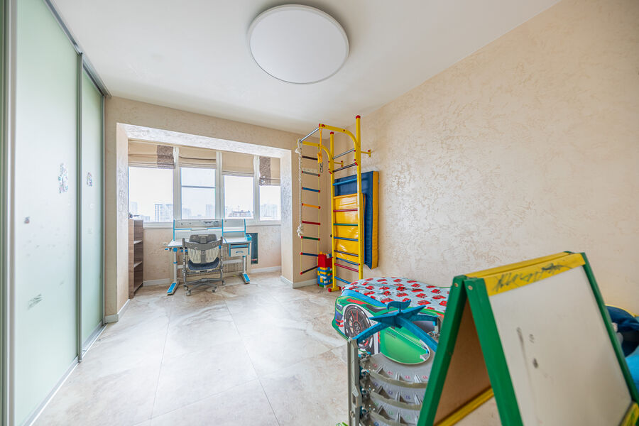 Продаж квартири Харків, Наукова, 80м²