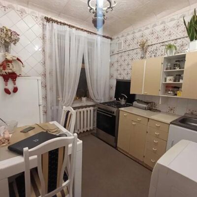 Продажа 	 Харків,  Байрона (Героїв Сталінграда) пр.   1